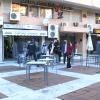 La policía local de Badajoz vigila el cumplimiento del horario de cierre en los bares del centro 