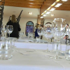 Montaje de mesas para un gran evento