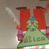 Pasillo del centro, decorado con motivos feriales