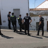 Los agentes, con el detenido por la trifulca