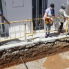 Vecinos de Mérida visitan el mosaico romano encontrado en plena calle