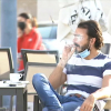 Fumador en una terraza de Plasencia este lunes 