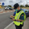 Guardia civil durante un control de tráfico 