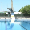 Últimos preparativos antes de la apertura de la piscina en Plasencia.