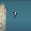 Miguel de Lucas, 'volando' junto a la muralla de Ávila