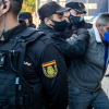 Efectivos de la Policía Nacional trasladan a la Audiencia Provincial a Bernardo Montoya, donde este martes se celebra la segunda sesión del juicio acusado de agredir sexualmente y asesinar en el mes de diciembre de 2018 a Laura Luelmo, la profesora zamorana de 26 años, en la localidad de El Campillo (Huelva).