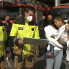 Bomberos de Cáceres entregan cheque a niño con enfermedad rara
