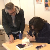 Elena Campos firmando ejemplares de 'Guerreros del Anillo: el legado del agua' en la Feria del Libro de Cáceres