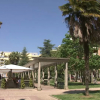 Veladores con sombrillas en Badajoz