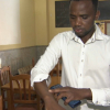Yakuba Minteh, conocido como `Ali´, en su bar de Badajoz 