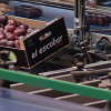 Caja de frutas en la central hortofrutícola