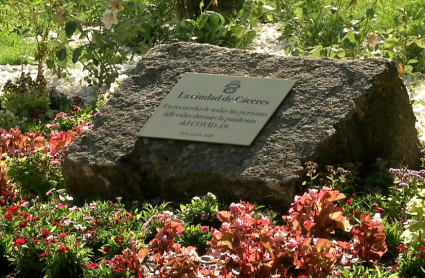jardin memoria victimas covid19 en caceres