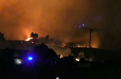 Imagen del incendio durante la madrugada 