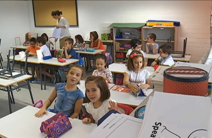 Niños y niñas en clase