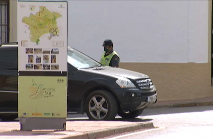 Guardia Civil controlando que se cumple el aislamiento social en Llera.