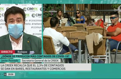 Javier Peinado, de la Creex, en un momento de la entrevista