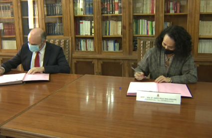 Firma del protocolo entre la presidenta del TSJEX y el presidente de la Cámara de Comercio de Badajoz 