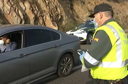 Agente en uno de los controles