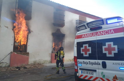 Incendio de vivienda en Oliva de Mérida