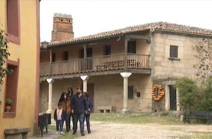 Turistas en Granadilla (Cáceres)