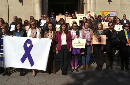 Minuto de silencio en Badajoz por las víctimas de la violencia machista 
