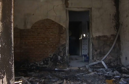 Interior de la casa incendiada.