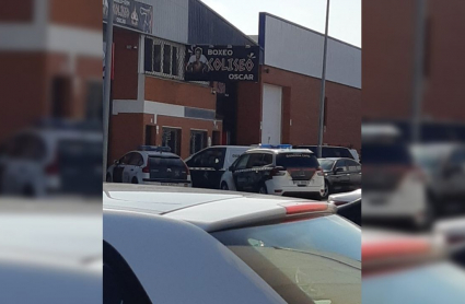 Agentes de la Guardia Civil en el centro deportivo