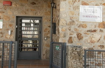 Entrada a la residencia de mayores de Piornal