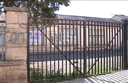 Fachada del antiguo colegio El Madruelo