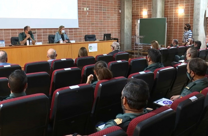 Agentes de la guardia civil en las jornadas celebradas en la Academia de Seguridad Pública de Extremadura 