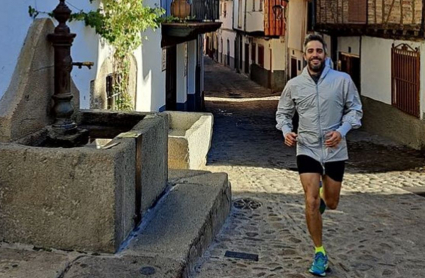 Roberto Leal haciendo deporte por las calles de Hervás