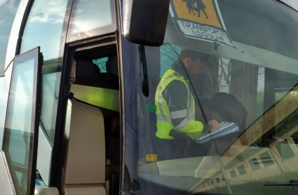 La Guardia Civil, en la campaña de vigilancia de transporte escolar