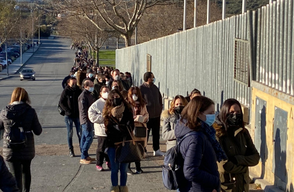 Colas para vacunarse en Plasencia