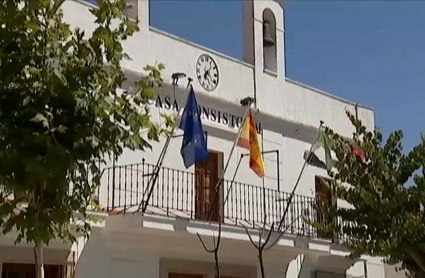 Fachada de un ayuntamiento extremeño, a quienes van destinadas las ayudas de la Junta