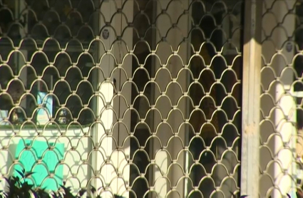Fachada de tienda cerrada durante el estado de alarma en Don Benito 