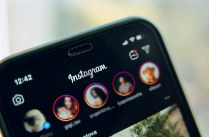 El joven publicó en su perfil las fotografías íntimas de la víctima