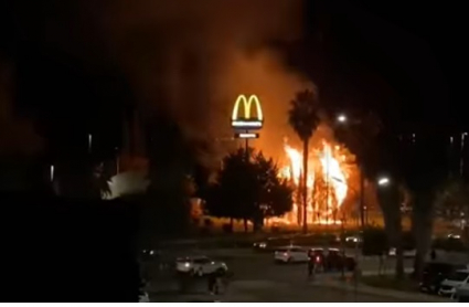 Incendio en Badajoz, cerca del McDonalds