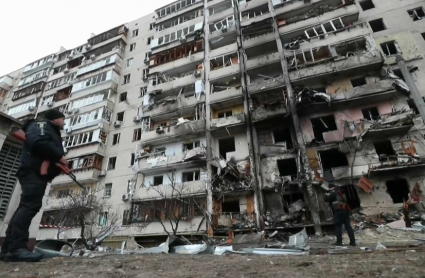 Edificio de viviendas afectado por las bombas en Kyiv.