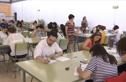 Aspirantes durante un examen de oposición. Archivo