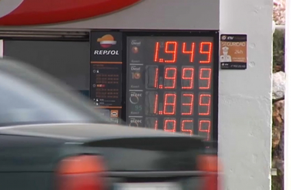 Llenar el depósito cuesta 33 euros más que hace un año
