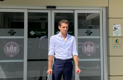Ginés Marín abandonando el hospital esta mañana