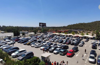 La estación de servicio LEO de Monesterio, atestada de vehículos