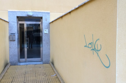 Una de las pintadas del grafitero Loky en Plasencia.