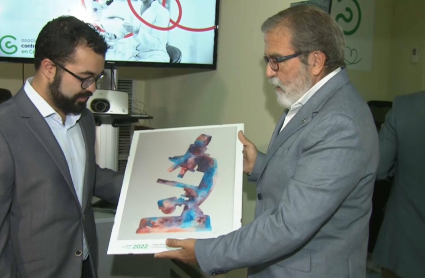 Cándido Ortiz recibe beca de la asociación contra el cáncer de Cáceres