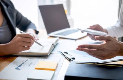 Reclamar a nuestro banco si encontramos cargos desconocidos es fundamental.