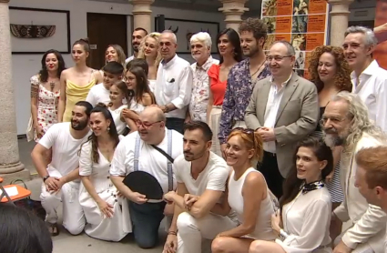 Foto de familia del elenco de 'Titanes. La Furia de los Dioses'