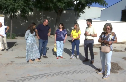 La consejera Camino Limia visita los terrenos en Don Benito