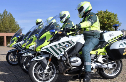 Agentes de la escuela de tráfico de la Guardia Civil en Mérida