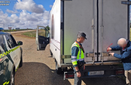 La guardia intercepta un camión con mil kilos de carne mal refrigerada