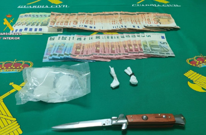Droga, navaja y dinero intervenidos en Aldea del Cano